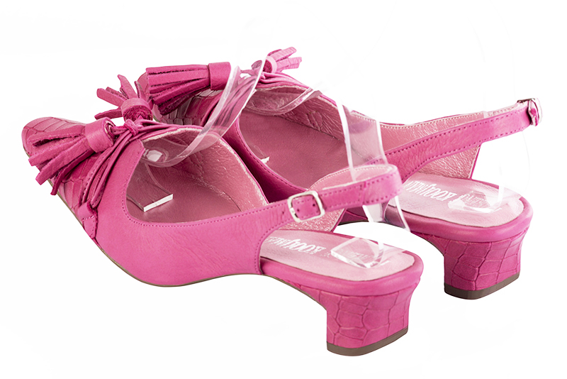 Fuschia pink women's open back shoes, with a knot. Tapered toe. Low kitten heels. Rear view - Florence KOOIJMAN